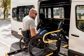 Taxi adaptado en Almería con acceso para silla de ruedas