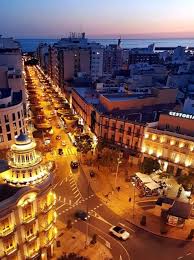 Taxi en Almería circulando de noche por la ciudad